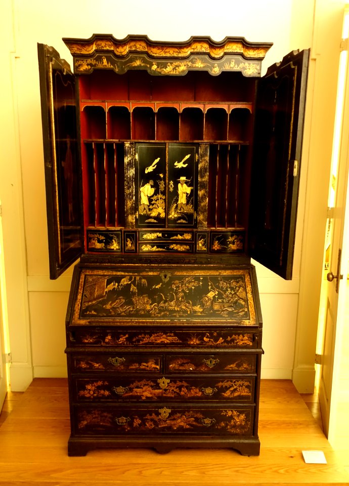 Secretary, England, probably 1725-1750, oak, black lacquer, polychrome painting, gold leaf, brass - Museu Nacional de Soares dos Reis - Porto, Portugal - DSC00604
