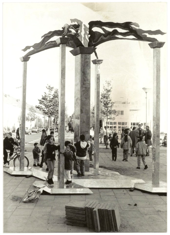 Sculptuur De Vier Winden op het gereconstrueerde Nieuw Guineaplein. NL-HlmNHA 54036138