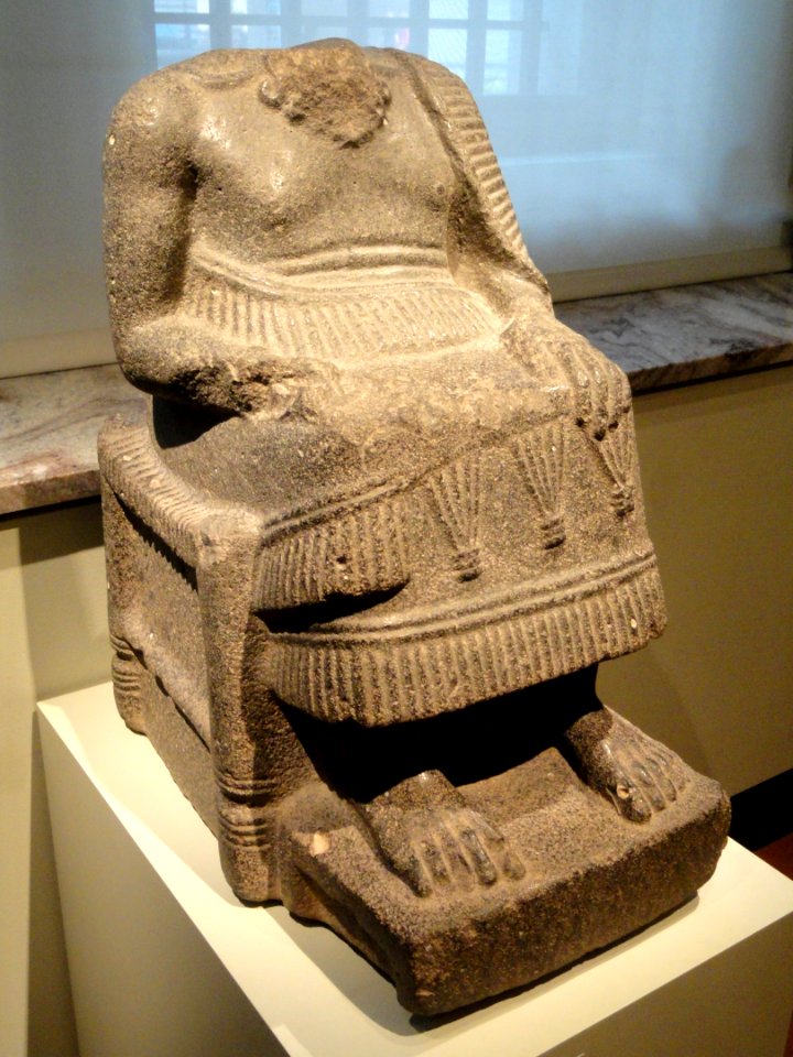 Seated Ruler, 2000-1700 BC, North Syria, possibly area of Ebla, limestone - Cleveland Museum of Art - DSC08138