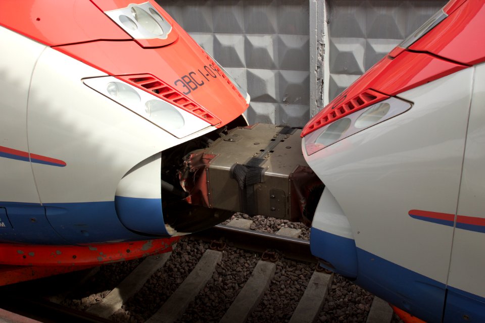 Sapsan EMU coupler