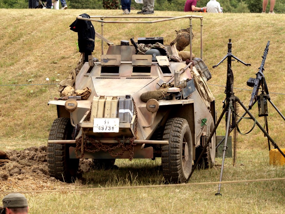 SdKfz. 223 Panzerfunkwagen SS 49738 pic2