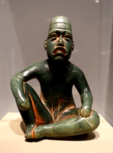 Seated ruler in ritual pose, Highland Olmec culture, San Martin Texmelucan, Puebla state, Middle Formative period, c. 900-500 BC, serpentine, cinnabar - Dallas Museum of Art - DSC04572