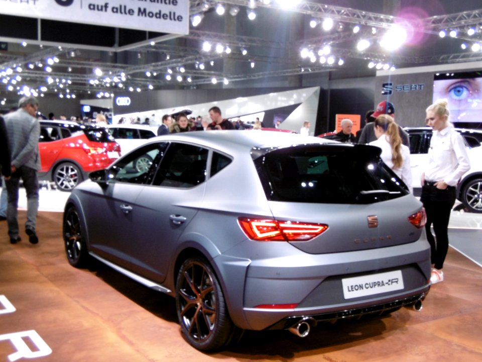 Seat Leon Cupra R (1) - Vienna Autoshow 2018