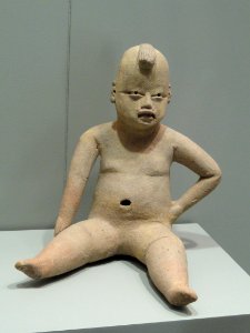 Seated Figure, 1100-800 BC, Olmec style, Tlapacoya area, Valley of Mexico, earthenware with traces of red slip - Gardiner Museum, Toronto - DSC01112