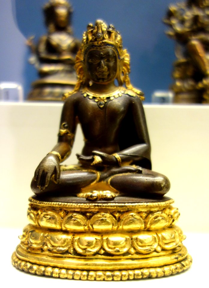 Seated Buddha Akshobya, northeast India, probably Kurkihar, 11th century AD, Pala Period, gilt copper alloy with silver and gold inlay - Fitchburg Art Museum - DSC08841