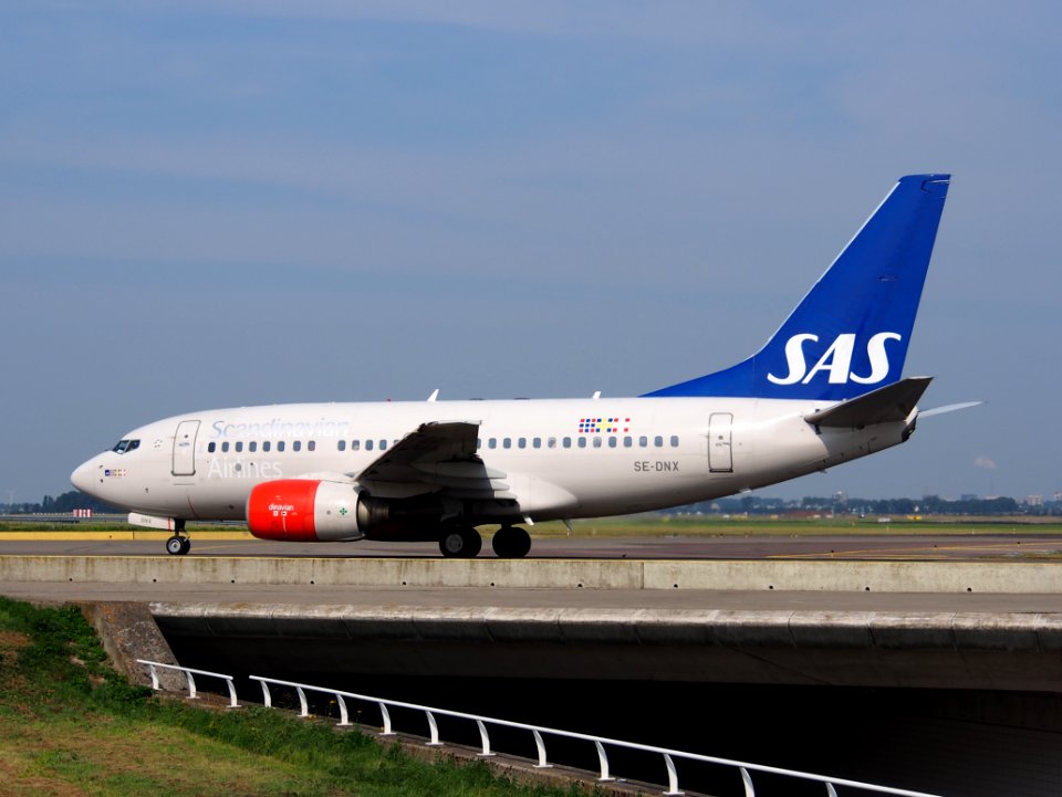 SE-DNX SAS Scandinavian Airlines Boeing 737-683 - cn 28304 taxiing, 25august2013 pic-004