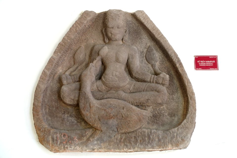 Saraswati, Thu Bon, 10th-11th century, Quang Nam - Museum of Cham Sculpture - Danang, Vietnam - DSC01592