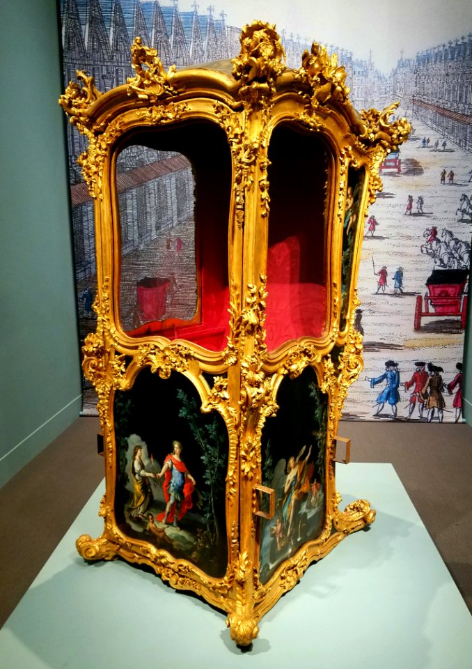 Sedan chair, Italy, probably Naples, possibly mid 1700s, gilt wood, painted panels, glass, gilt metal fittings, silk upholstery - Museum of Fine Arts, Boston - 20180922 163819