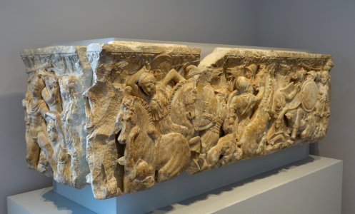 Sarcophagus Sections with Men Fighting Amazons, Roman, Asia Minor, late 2nd to early 3rd century AD, Pentelic marble - Arthur M. Sackler Museum, Harvard University - DSC01470