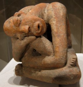 Seated figure grom Mali, 13th century, Djenné peoples, Metropolitan Museum of Art, 1981.218