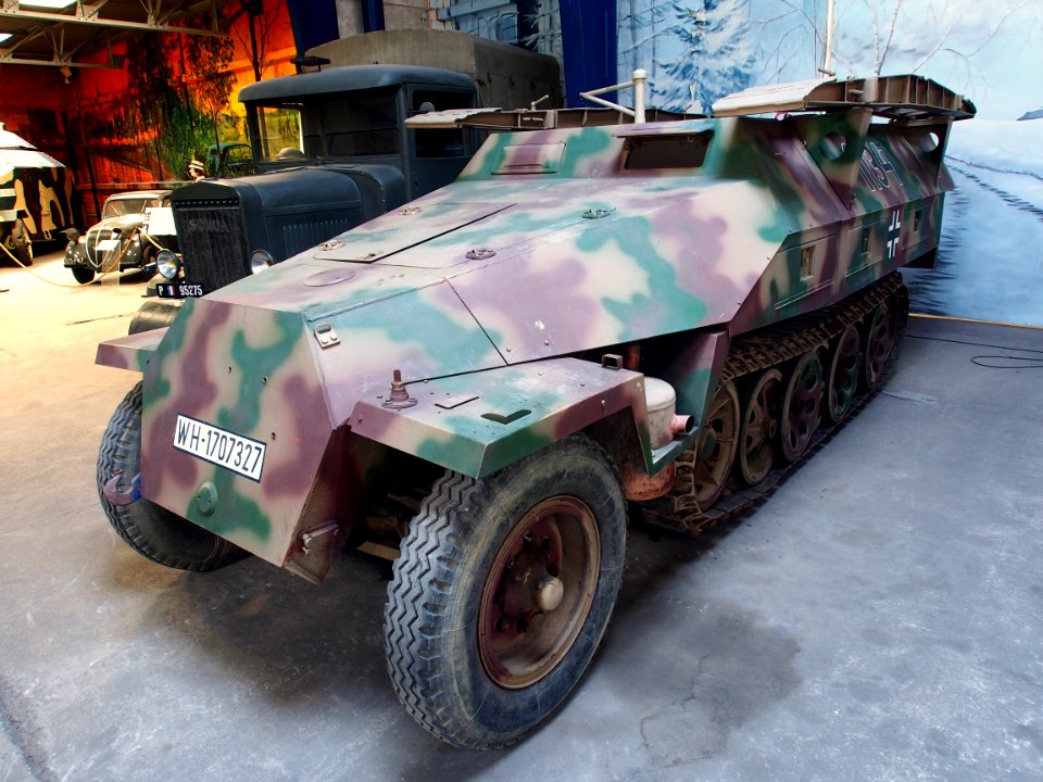 Sd.Kfz. 251-7 Mittlererpanzerkraftwagen Ausf D Pionierpanzerwagen in the Musée des Blindés, France, pic-2