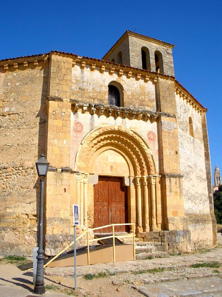 Segovia - Iglesia de la La Vera Cruz, exterior 08