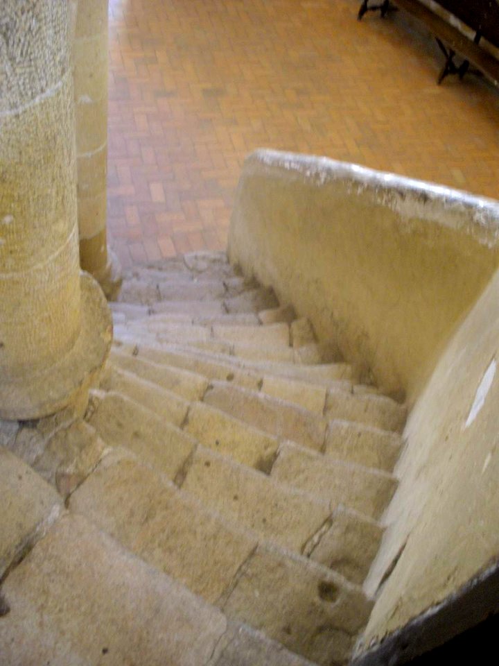 Segovia - Iglesia de la La Vera Cruz, interior, edículo central 10