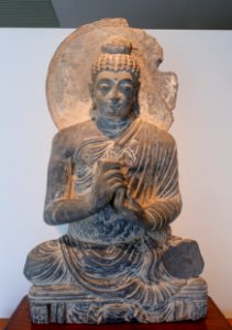Seated Buddha, Gandhara, probably from Sahr-i-Bahlol, c. 3rd-4th century AD, gray schist - Matsuoka Museum of Art - Tokyo, Japan - DSC07088