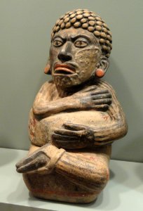 Seated Male Effigy Cache Vessel, 550-650 AD, Maya culture, Motagua River Valley, Guatemala, earthenware with polychrome slip - Gardiner Museum, Toronto - DSC01153