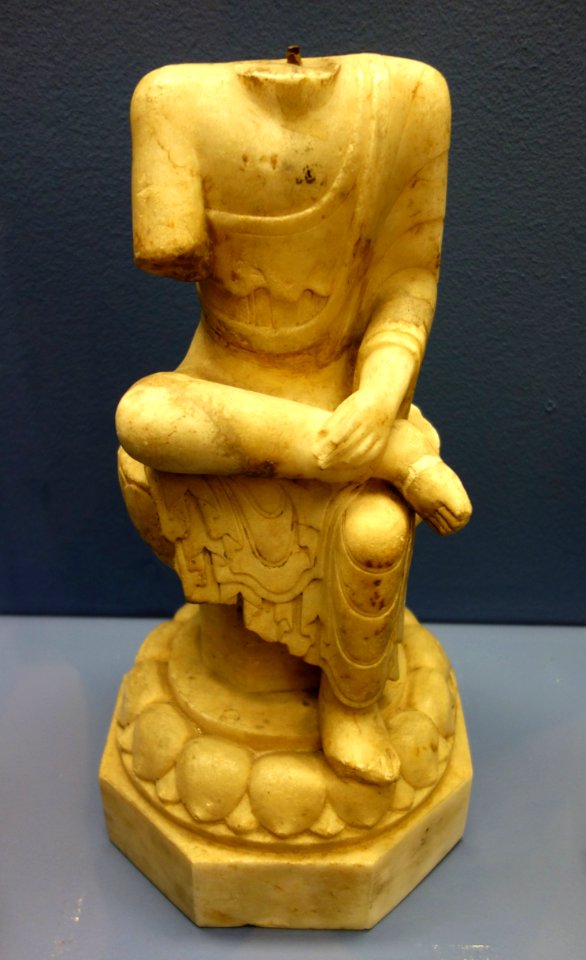 Seated Buddha, China, North Wei or North Qi dynasty, 386-577 AD, marble - Fitchburg Art Museum - DSC08739