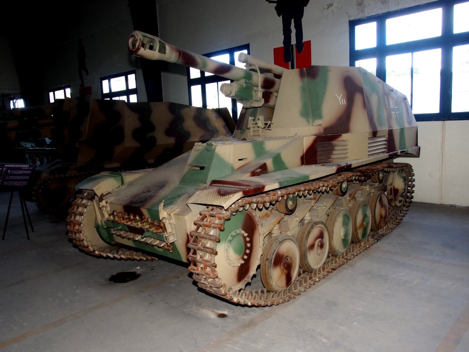 SdKfz 124 Wespe in the Musée des Blindés, France, pic-3