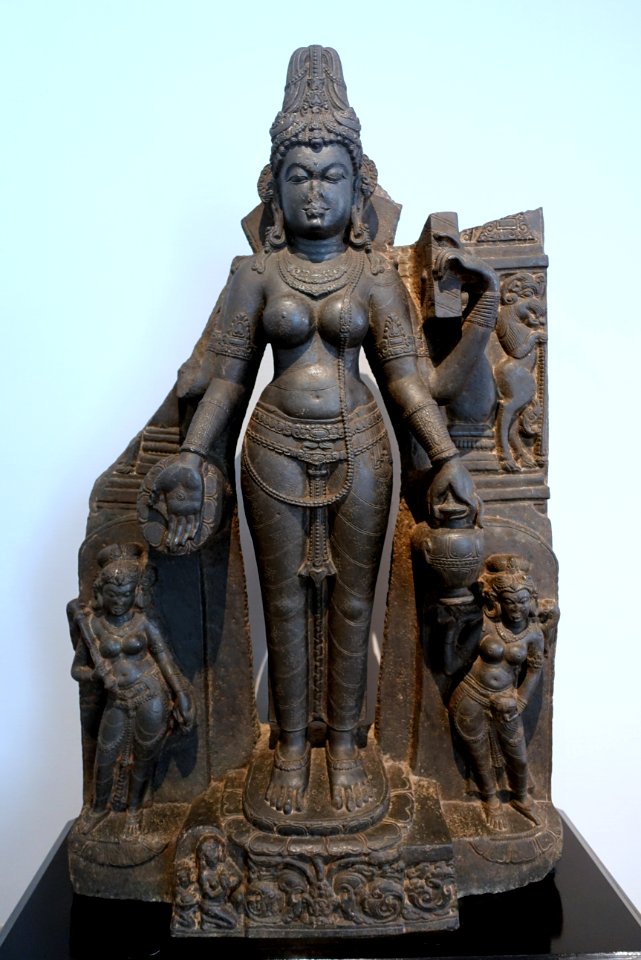Sarasvati, East India, 11th-12th century AD, basalt - Matsuoka Museum of Art - Tokyo, Japan - DSC07051