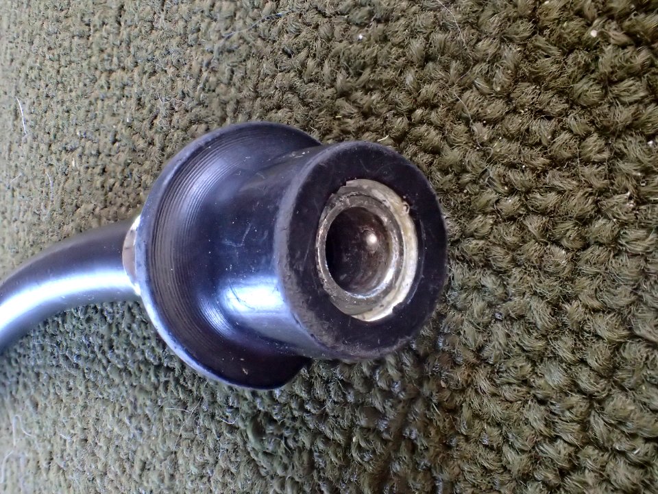 Seatec quick disconnect end fitting with hose hat P8180022