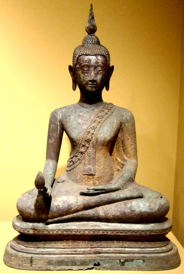 Seated Buddha holding a mango from Thailand, Bangkok style, 18th-19th century, gilt bronze, HAA