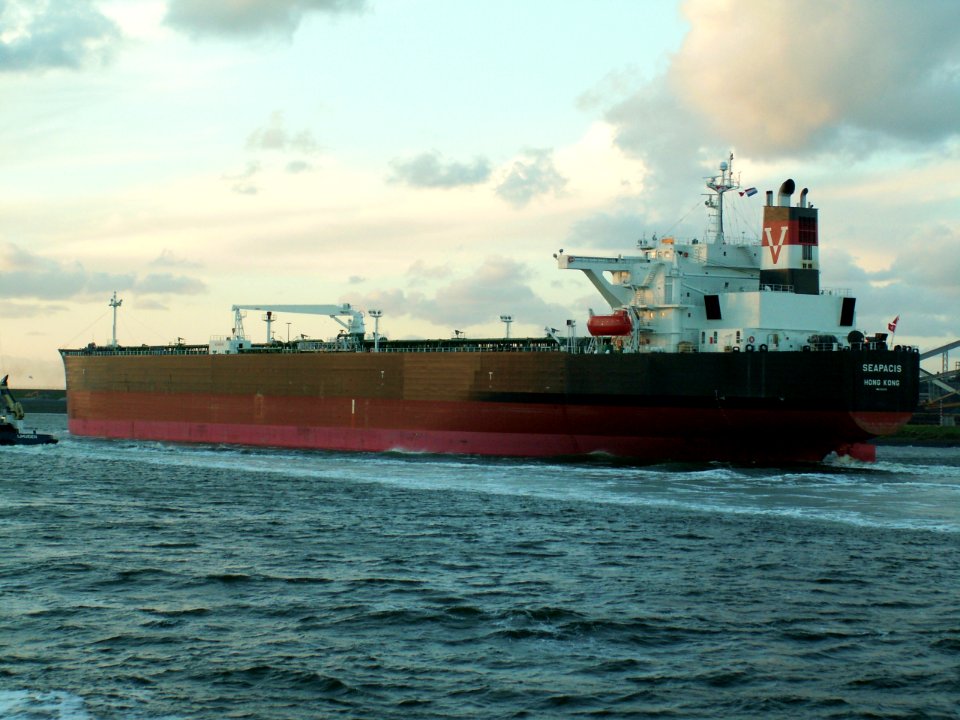Seapacis - IMO 9304356 - Callsign VRBE2 - leaving the locks of IJmuiden, Holland at Port of Amsterdam, Holland