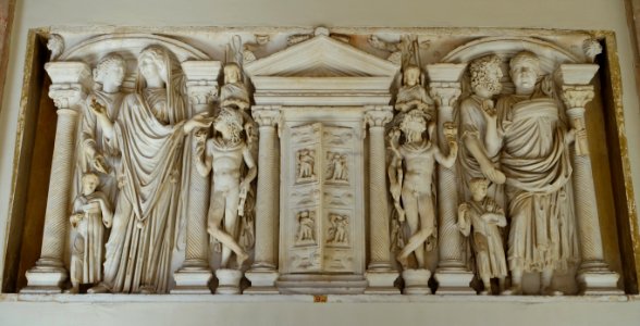 Sarcofago della porta socchiusa - Museo Pio-Clementino - Vatican Museums - DSC00981