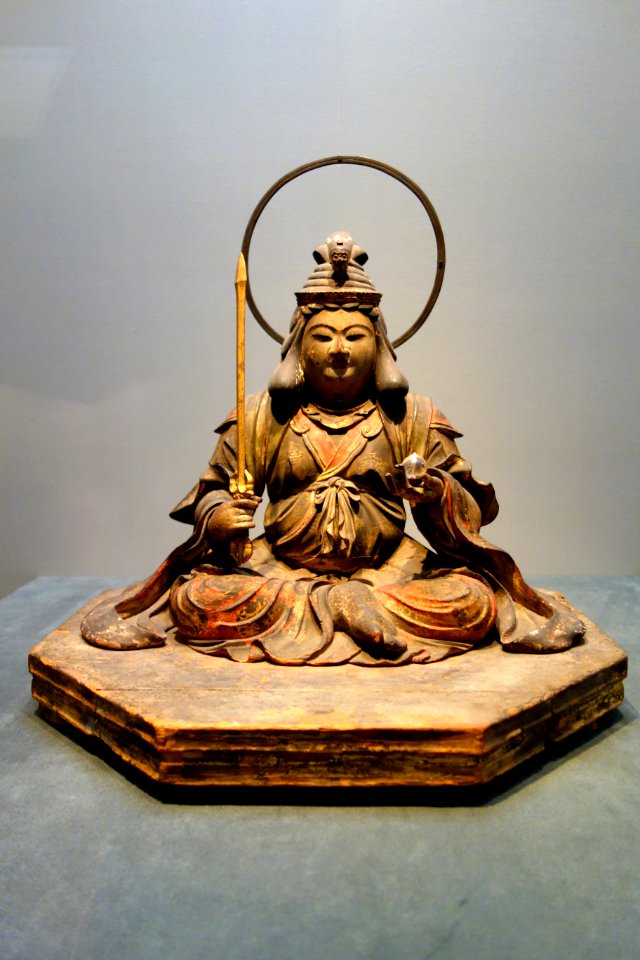 Seated Benzaiten (Sarasvati), Kamakura period, 13th century, wood with polychromy, cut gold leaf, and inlaid crystal eyes - Tokyo National Museum - DSC05088