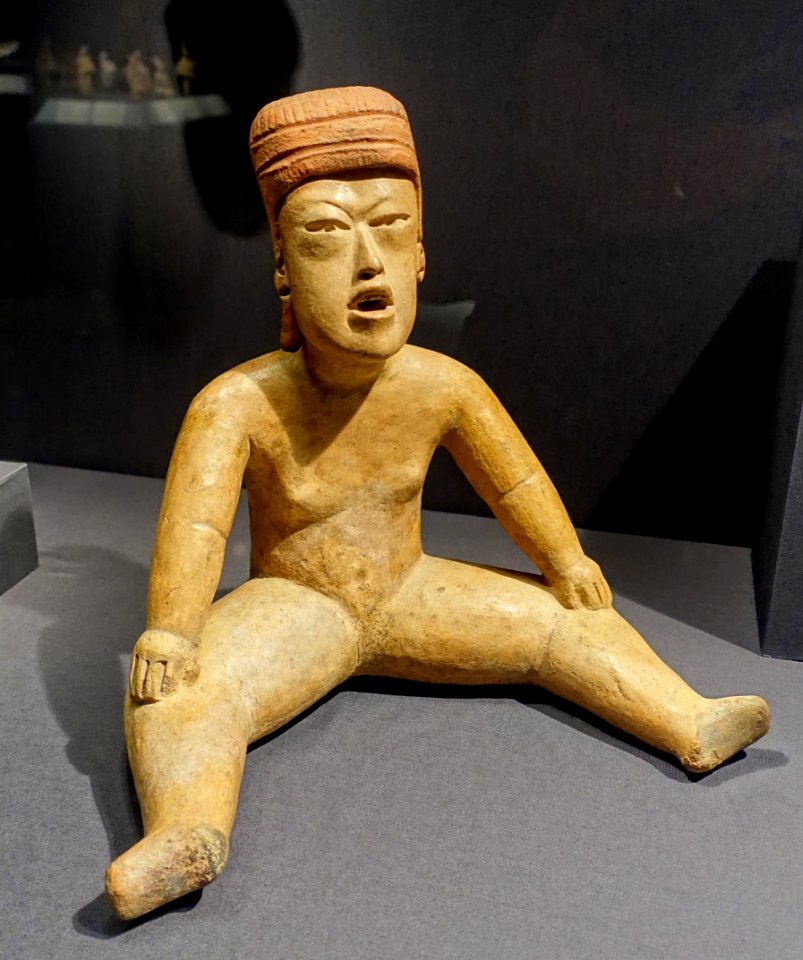 Seated figure, Olmec style, Tenenexpan, Veracruz, Mexico, 1200-900 BC, ceramic, cream and red slip - Princeton University Art Museum - DSC07143
