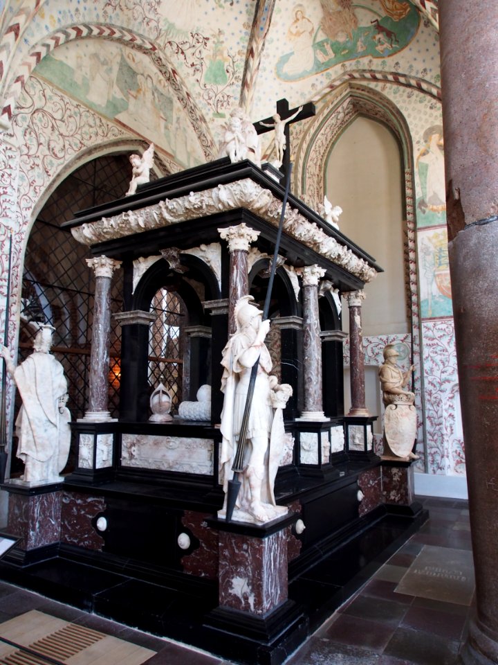 Sarcophagi in Roskilde Cathedral pic09