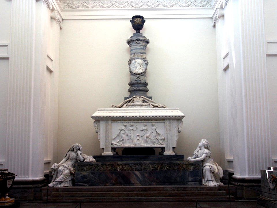 Sarcophagi in Roskilde Cathedral pic01