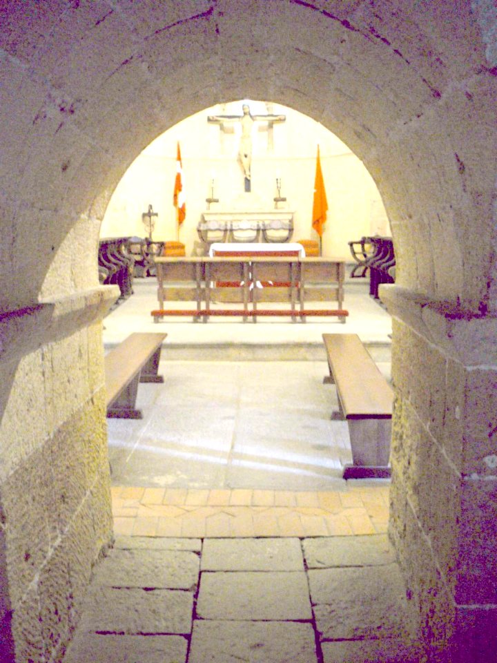 Segovia - Iglesia de la La Vera Cruz, interior, edículo central 03