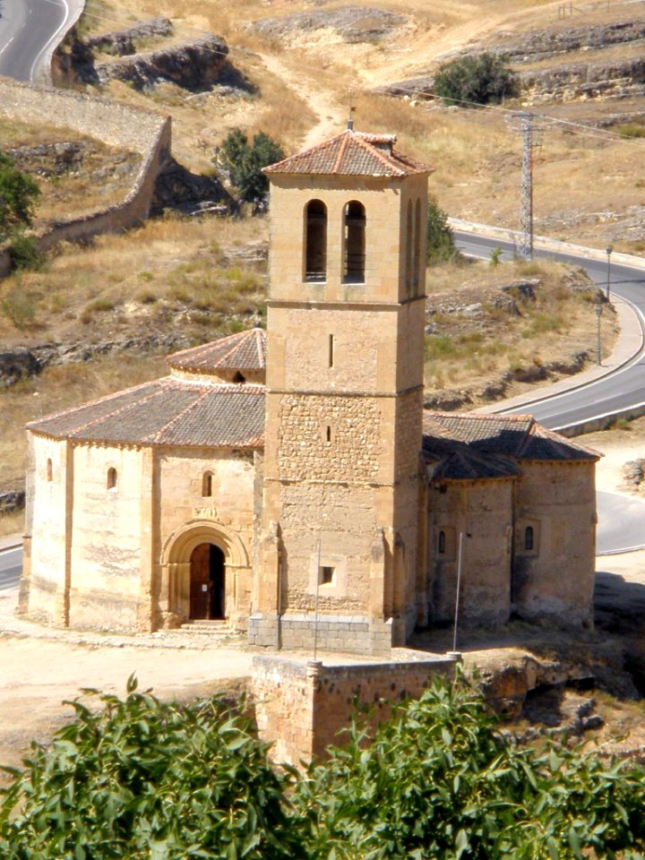 Segovia - Iglesia de la La Vera Cruz, exterior 01