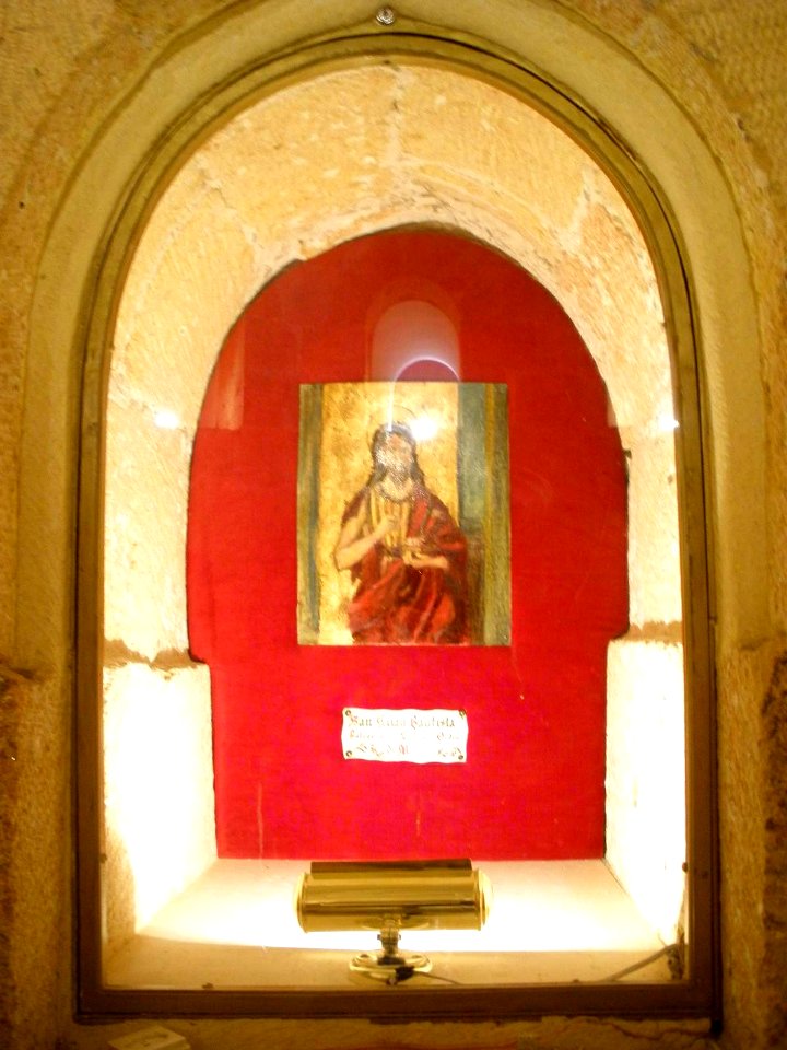 Segovia - Iglesia de la La Vera Cruz, interior, edículo central 08