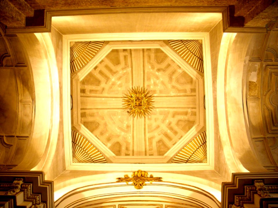 Segovia - Iglesia de San Martín, interior 03