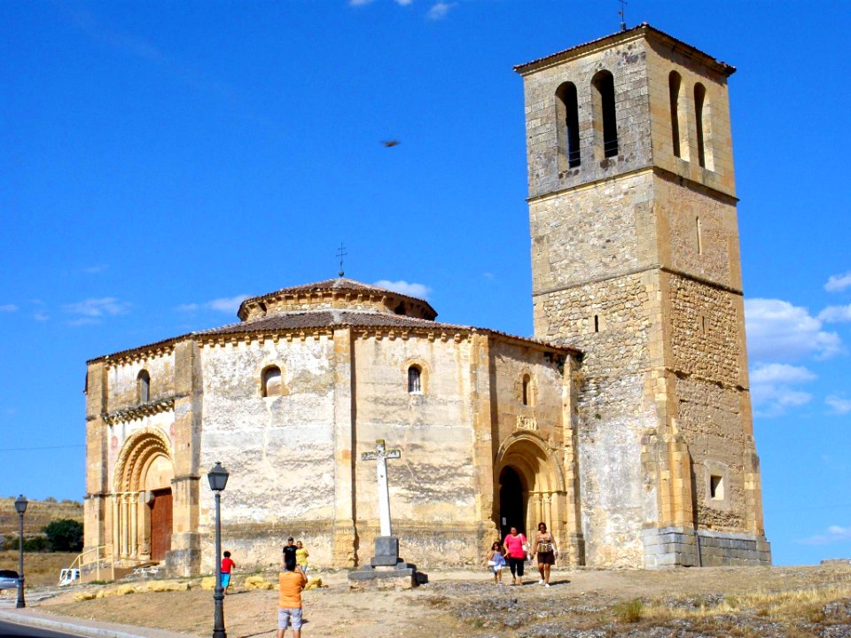 Segovia - Iglesia de la La Vera Cruz, exterior 09