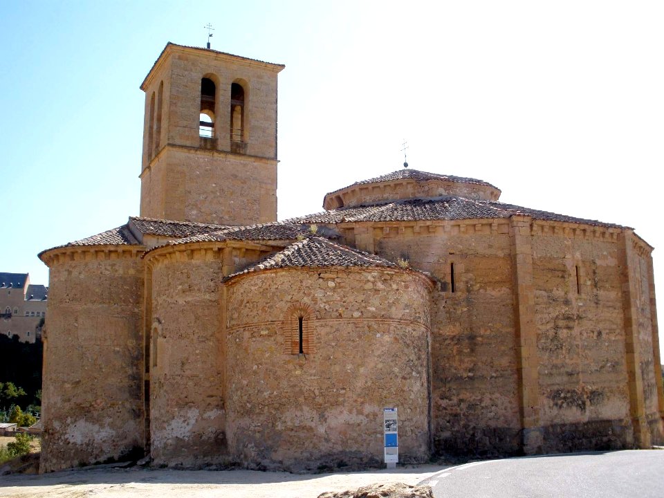 Segovia - Iglesia de la La Vera Cruz, exterior 05