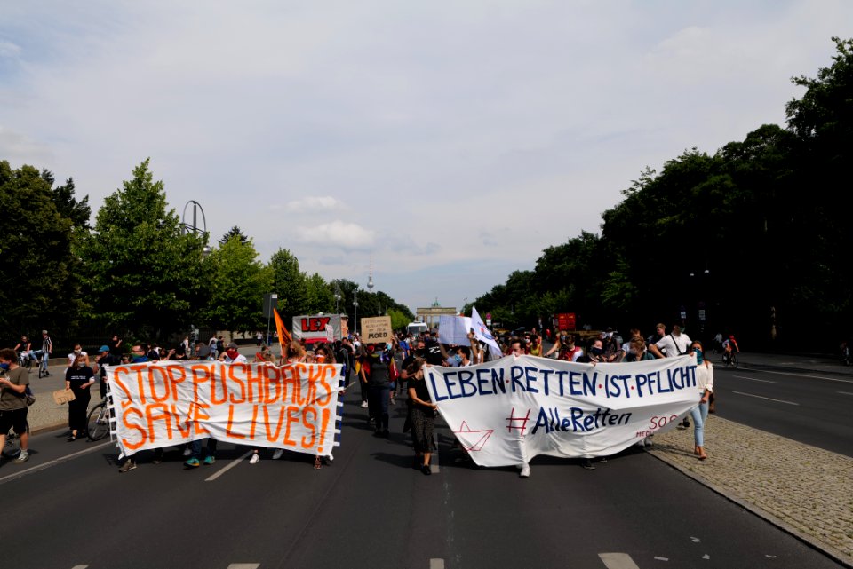 Seebrücke demonstration Berlin 2020-07-25 66