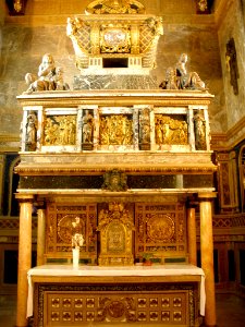 Segovia - Convento de los Carmelitas Descalzos, Capilla de San Juan de la Cruz, Sepulcro del santo 3