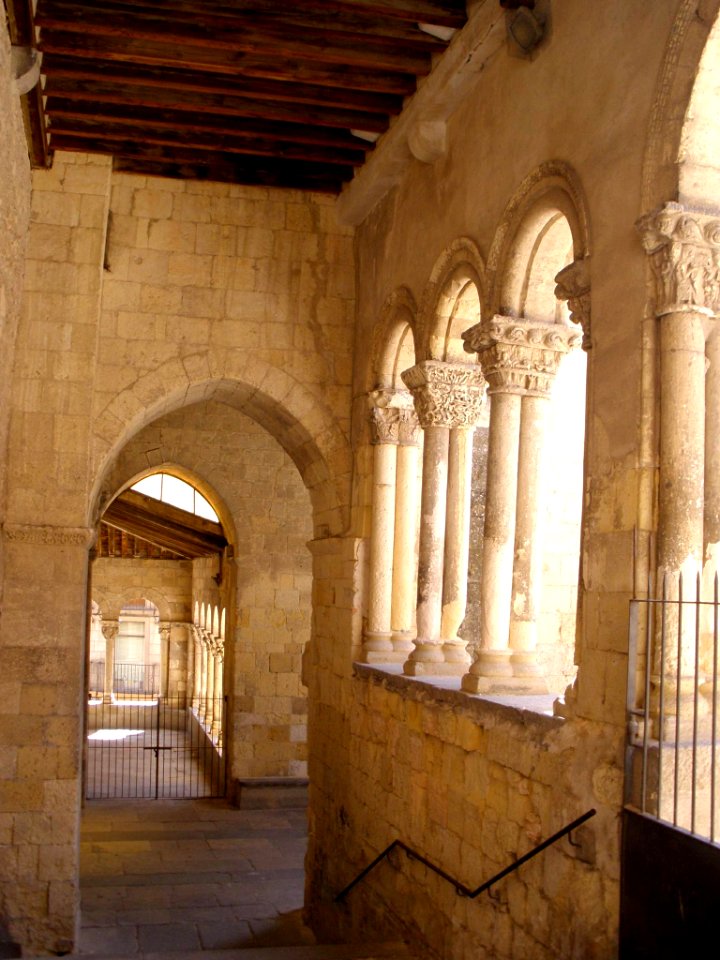 Segovia - Iglesia de San Martín, pórtico 02