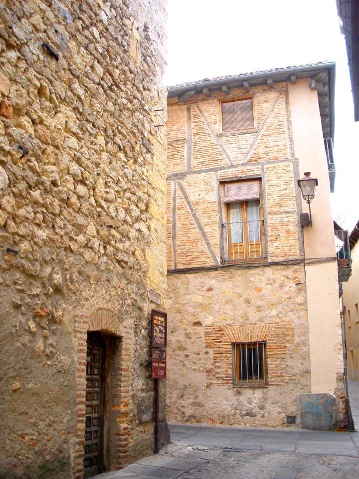 Segovia - rincón callejero cerca del monasterio de Santo Domingo el Real