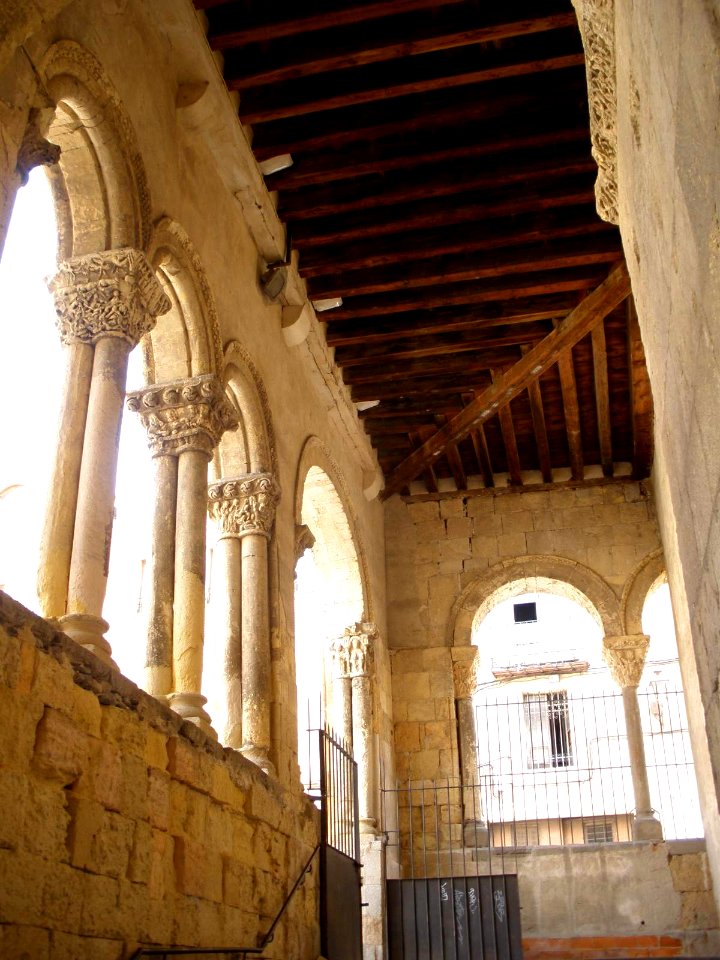 Segovia - Iglesia de San Martín, pórtico 06