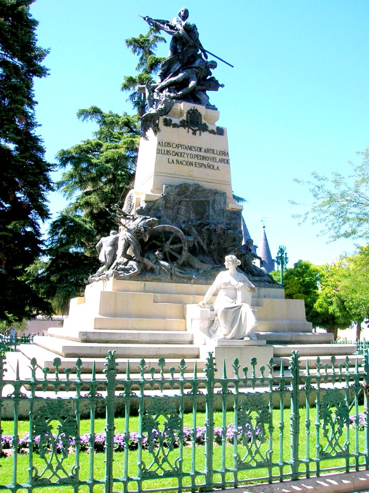 Segovia - Monumento a Daoiz y Velarde, en la Plaza de la Reina Victoria Eugenia