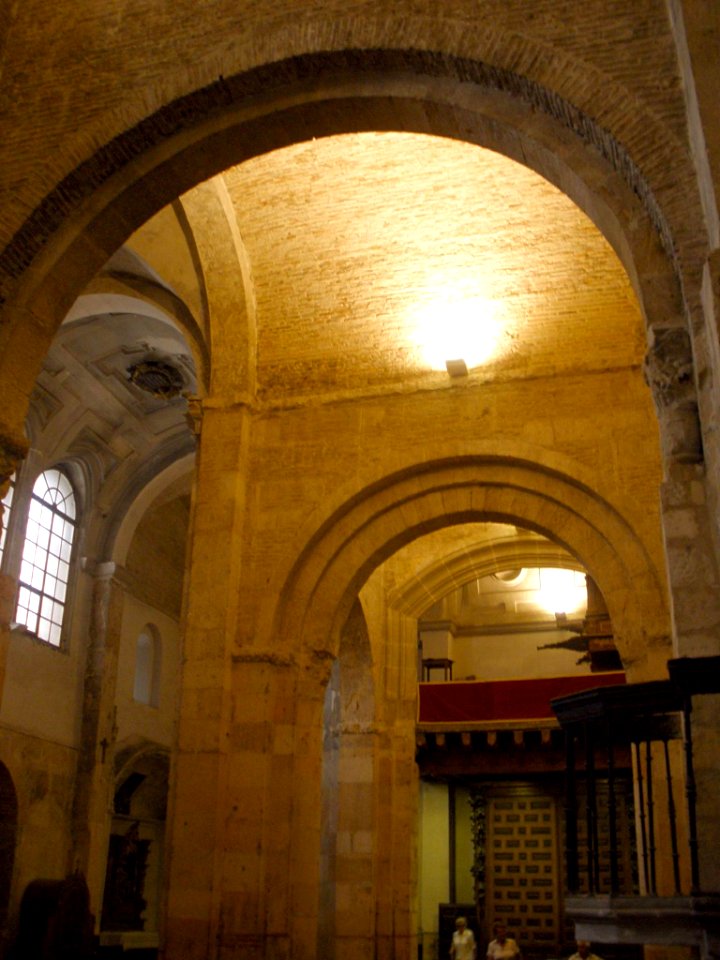 Segovia - Iglesia de San Martín, interior 04