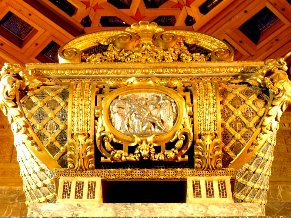 Segovia - Convento de los Carmelitas Descalzos, Capilla de San Juan de la Cruz, Sepulcro del santo 4