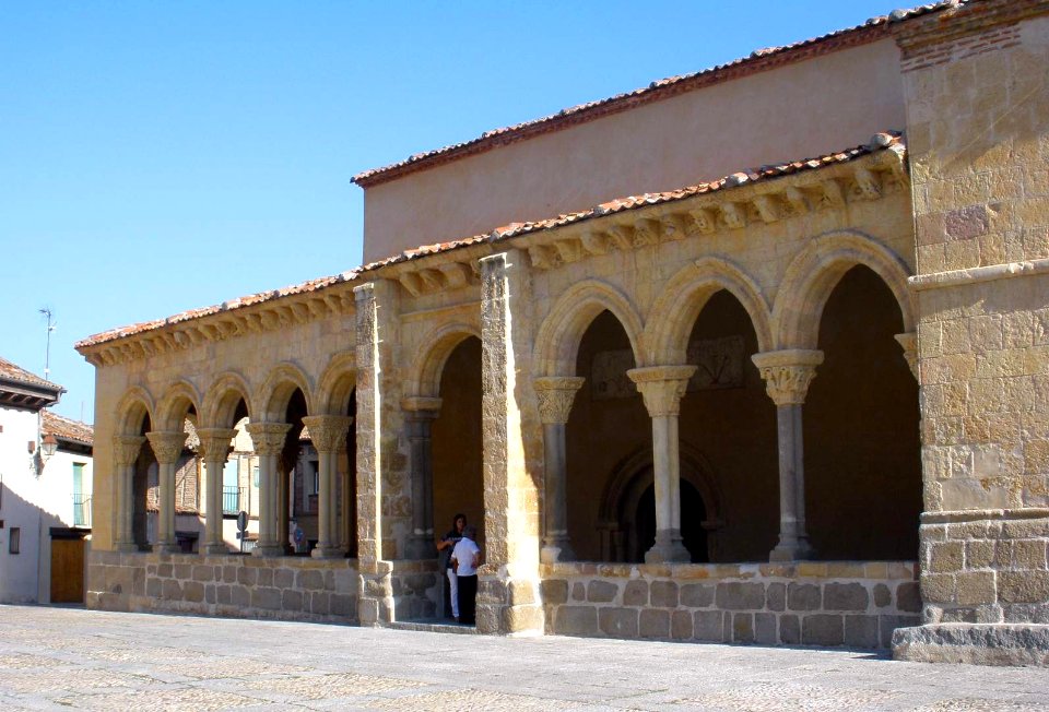 Segovia - Iglesia de San Lorenzo, pórtico 7