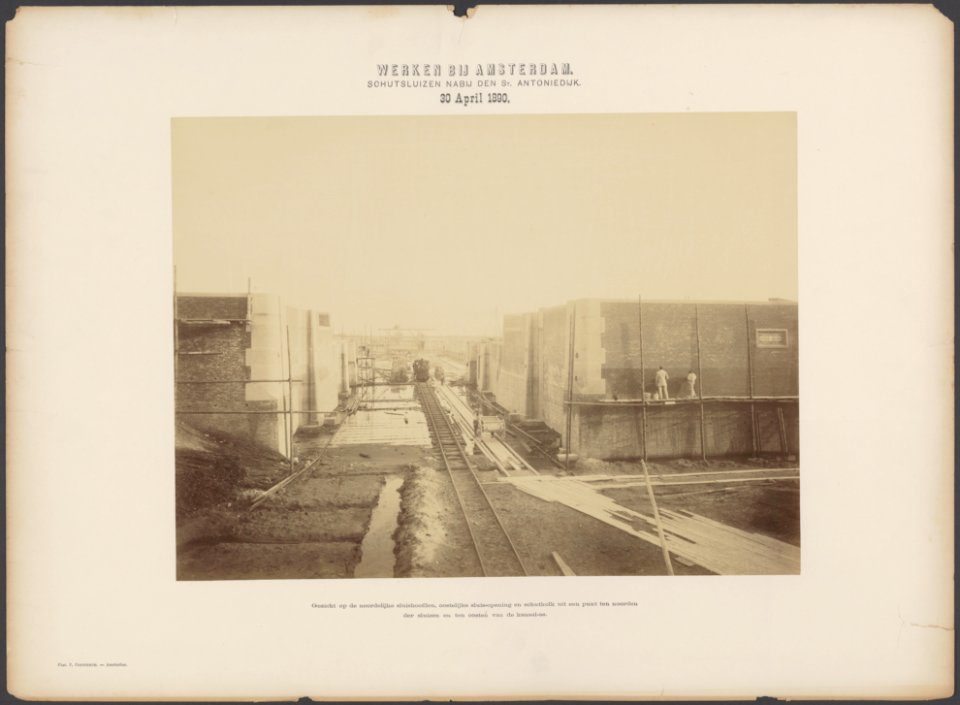 Schutsluizen nabij de St. Antoniedijk. Gezicht op de noordelijke sluishoofden, o, Bestanddeelnr 259