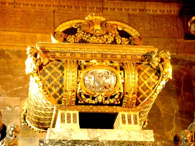 Segovia - Convento de los Carmelitas Descalzos, Capilla de San Juan de la Cruz, Sepulcro del santo 6