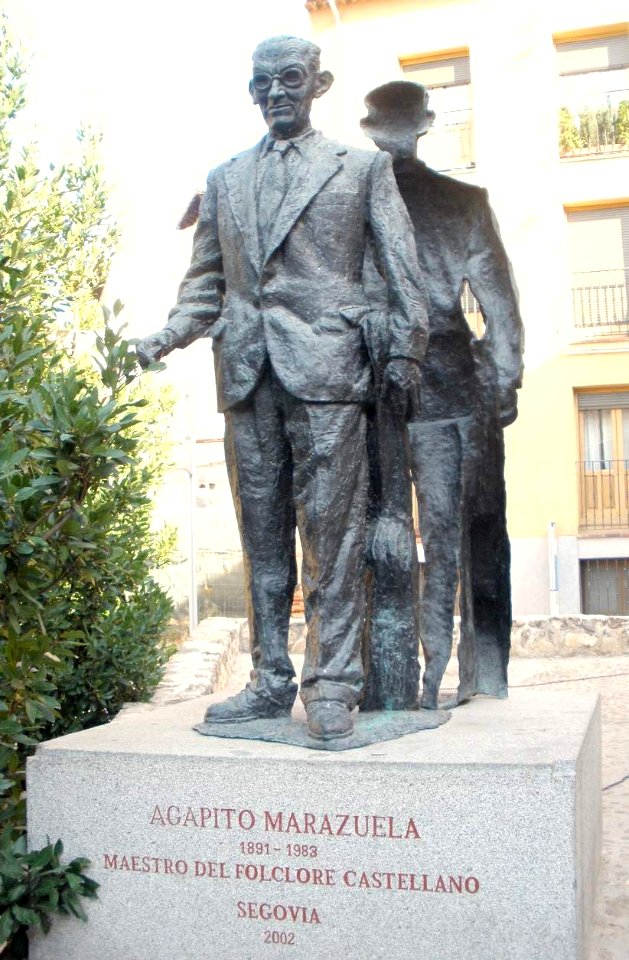 Segovia - Monumento a Agapito Marazuela
