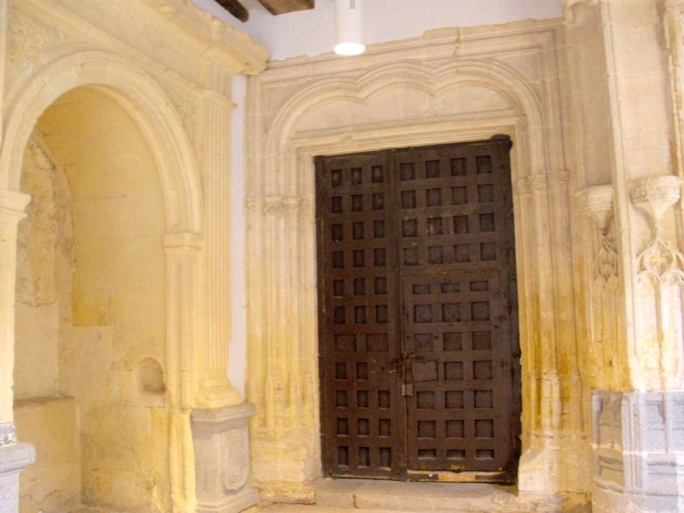 Segovia - Monasterio de Santa Cruz la Real-IE Universidad, claustro 04