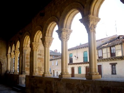 Segovia - Iglesia de San Lorenzo, pórtico 4